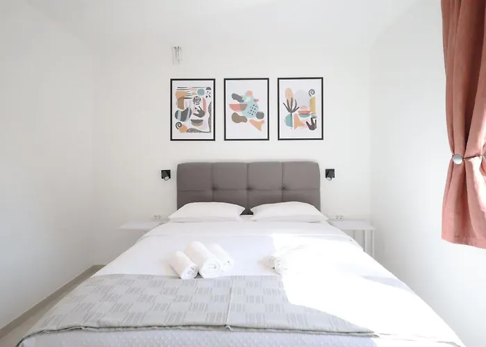 Apartments Maestral